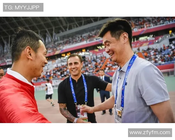 球队老板亲自下场训练，场面滑稽引热议